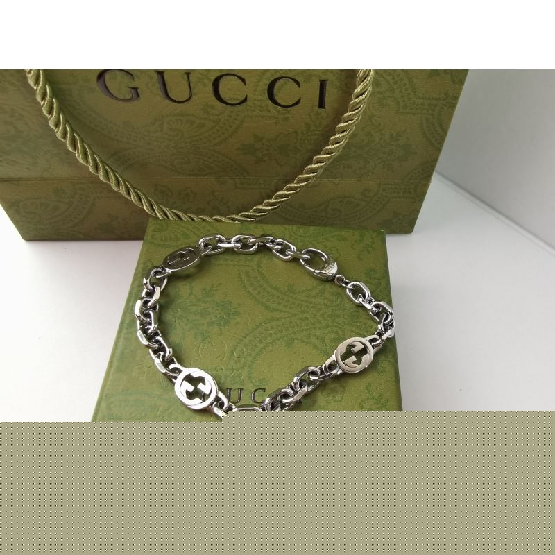 G*u*i bracelets